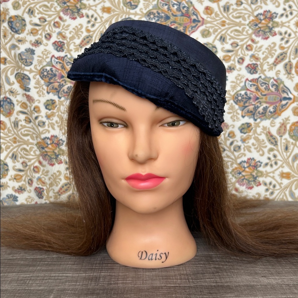 Vintage Navy Blue Hat Tiered Straw Ruffles w/Felt Detail Church-Art‎ Women’s